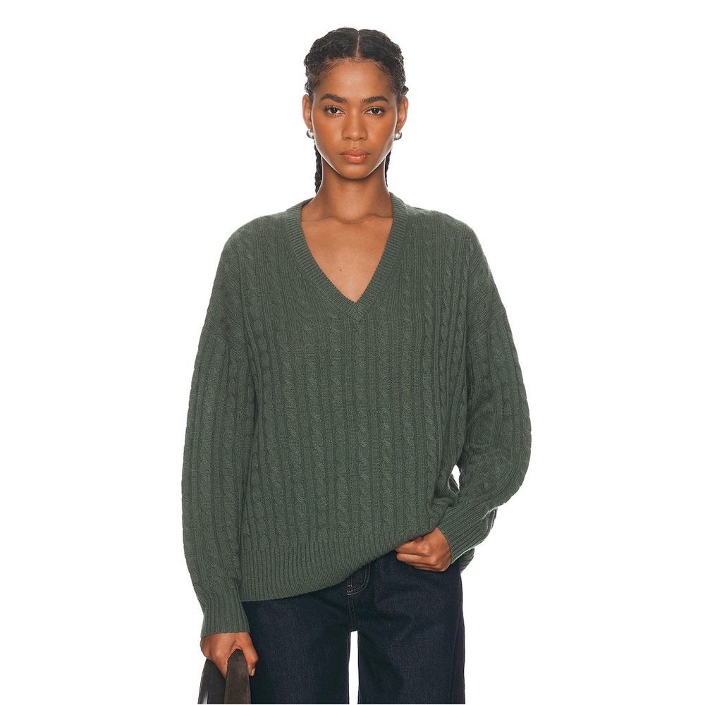 JENNI KAYNE Nell V-Neck Cable Knit Sweater in Pine XS - Picture 7 of 14